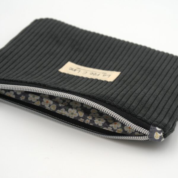 Trousse en velours noir