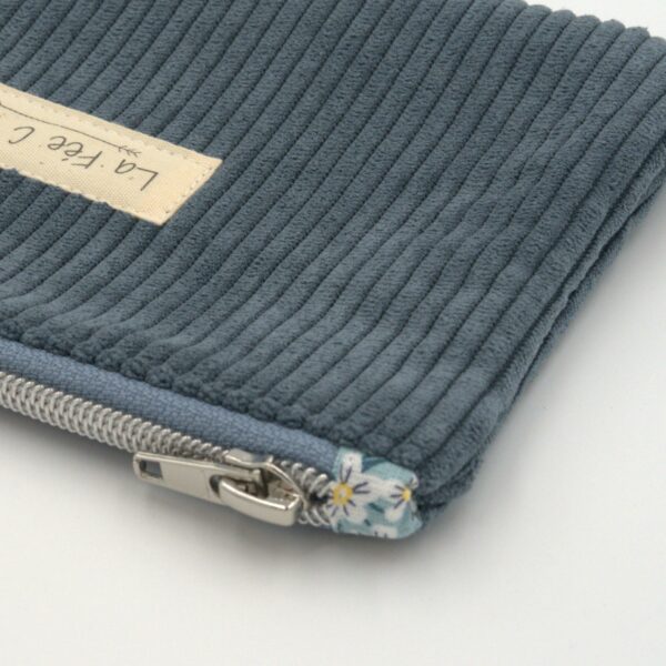 Trousse en velours bleu